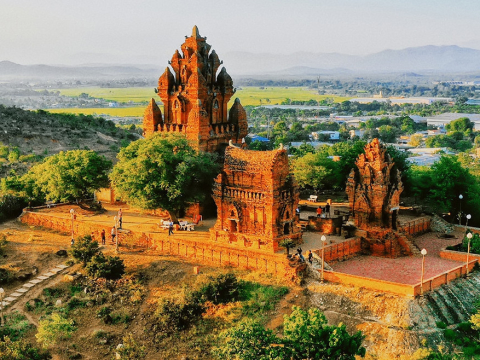 Tháp  Poklong garai